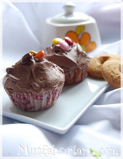 Çikolata Kremalı Bonibonlu Muffin