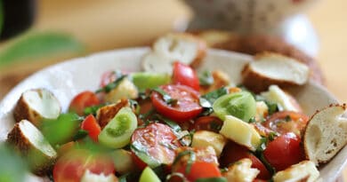 Hellimli Domates Salatası Tarifi